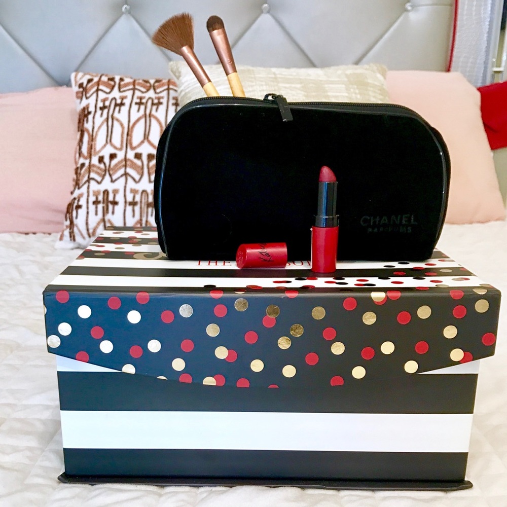 ✨CHANEL Make-up Bag✨